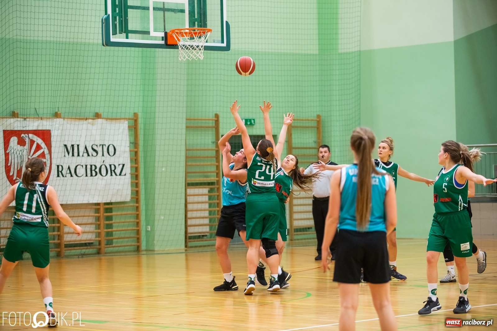 Zdjęcie w galerii na portalu naszraciborz.pl: Koszykówka. RKK AZS zwycięski w starciu z Żakiem Nowy Sącz [FOTO i WIDEO] wiadomości z regionu