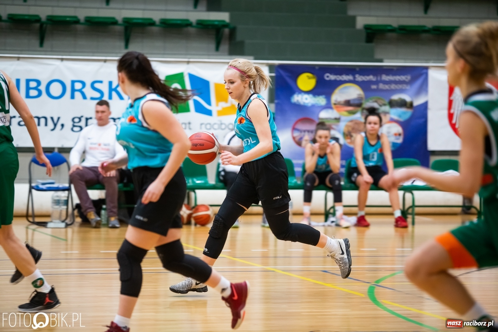 Zdjęcie w galerii na portalu naszraciborz.pl: Koszykówka. RKK AZS zwycięski w starciu z Żakiem Nowy Sącz [FOTO i WIDEO] wiadomości z regionu