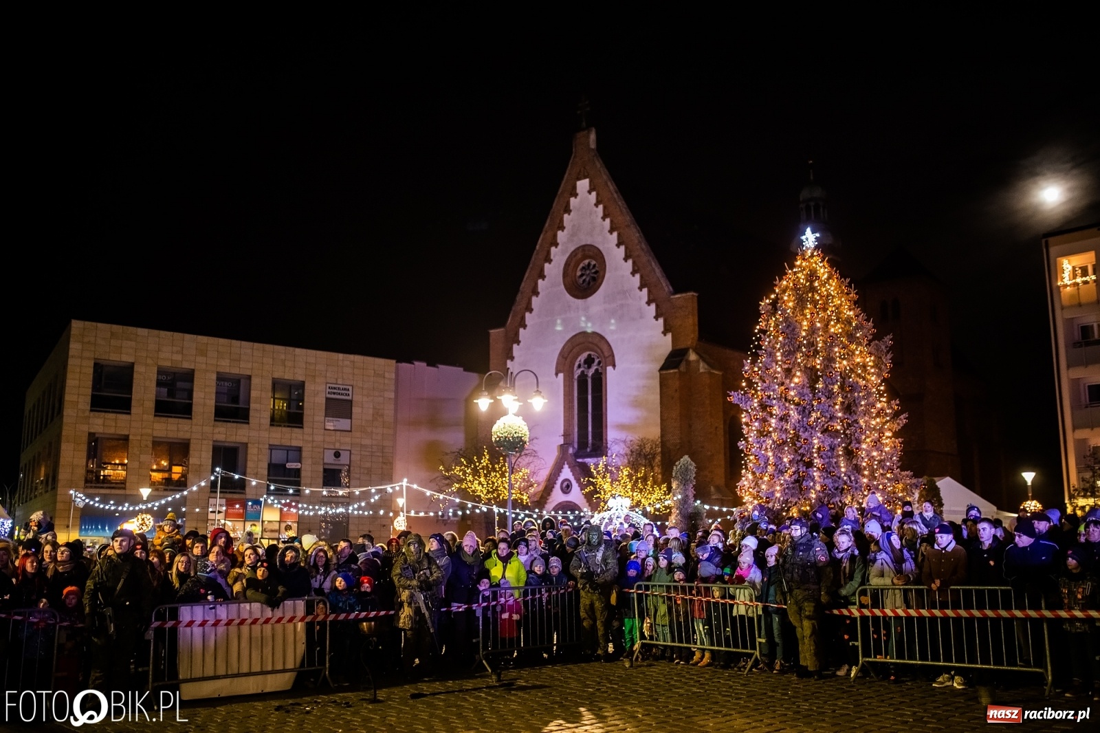 Zdjęcie w galerii na portalu naszraciborz.pl: 28. finał WOŚP w Raciborzu. Niewiele brakuje do rekordu!  wiadomości z regionu