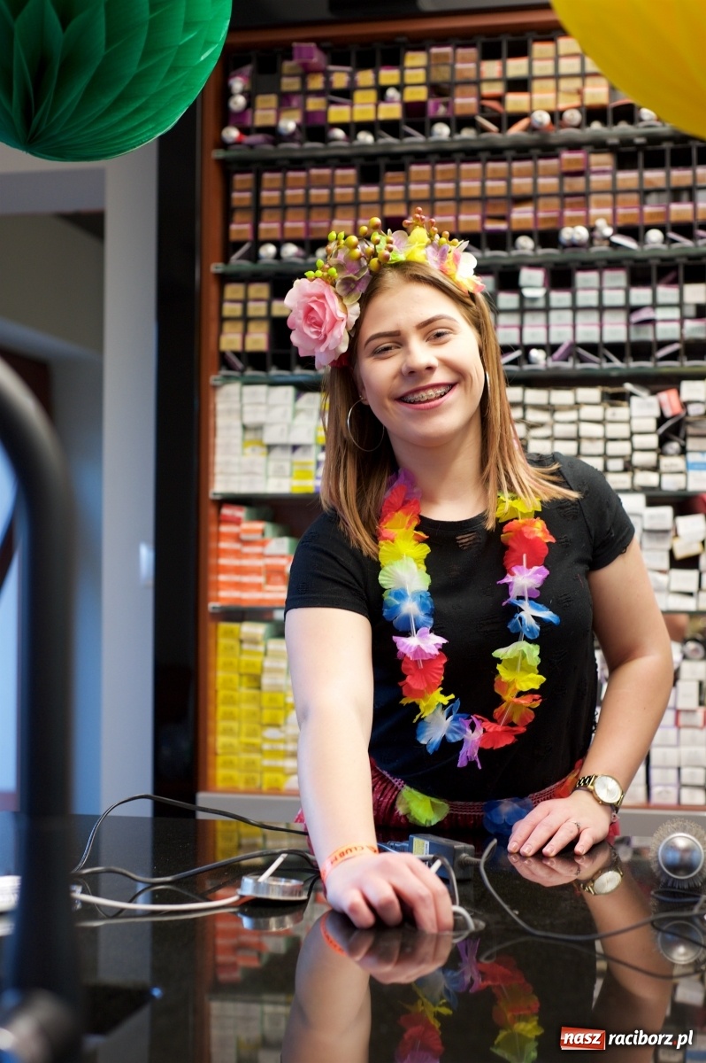 Zdjęcie w galerii na portalu naszraciborz.pl: Wielka Orkiestra zagrała w Tworkowie. W salonie jak w rodzinie i to z Anią Wyszkoni wiadomości z regionu