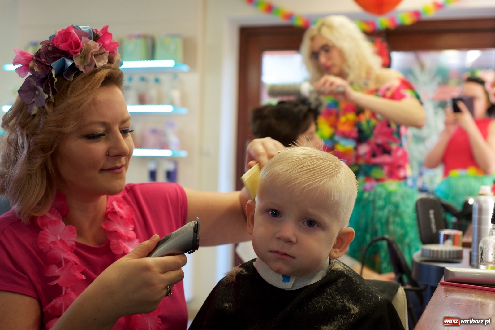 Zdjęcie w galerii na portalu naszraciborz.pl: Wielka Orkiestra zagrała w Tworkowie. W salonie jak w rodzinie i to z Anią Wyszkoni wiadomości z regionu