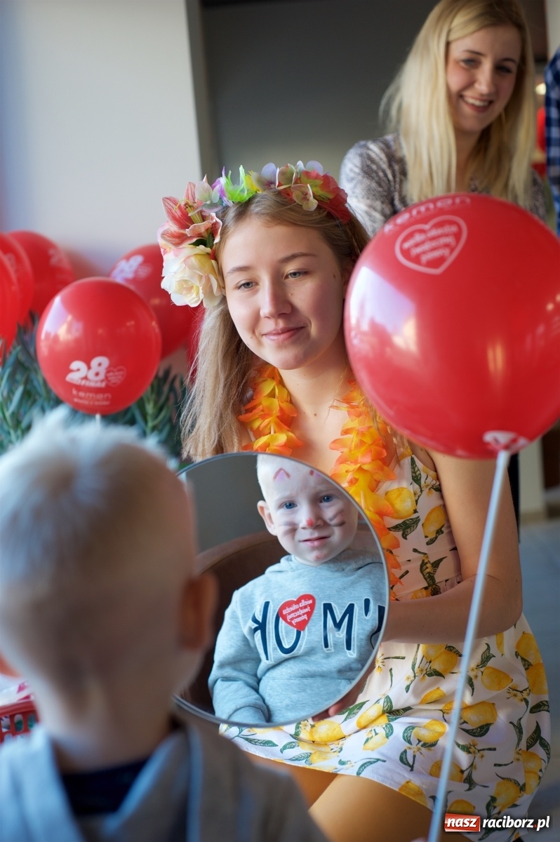 Zdjęcie w galerii na portalu naszraciborz.pl: Wielka Orkiestra zagrała w Tworkowie. W salonie jak w rodzinie i to z Anią Wyszkoni wiadomości z regionu