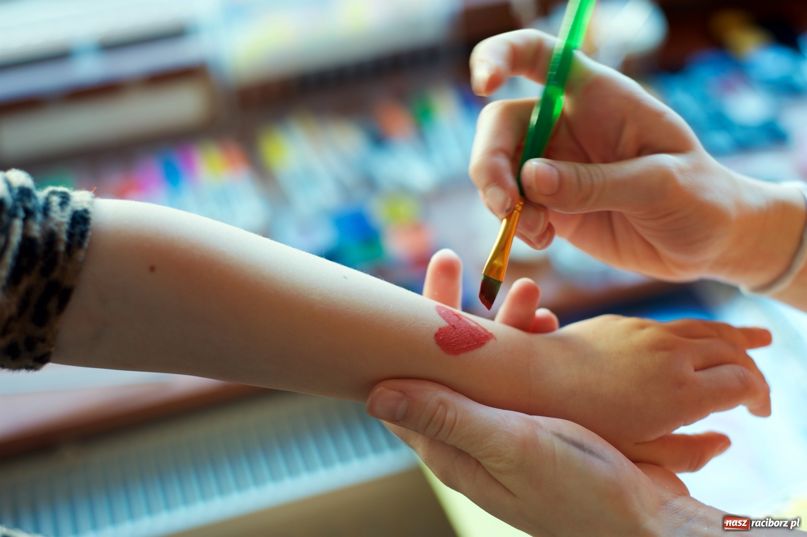 Zdjęcie w galerii na portalu naszraciborz.pl: Wielka Orkiestra zagrała w Tworkowie. W salonie jak w rodzinie i to z Anią Wyszkoni wiadomości z regionu