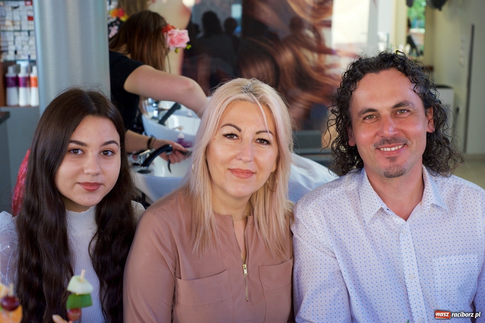 Zdjęcie w galerii na portalu naszraciborz.pl: Wielka Orkiestra zagrała w Tworkowie. W salonie jak w rodzinie i to z Anią Wyszkoni wiadomości z regionu