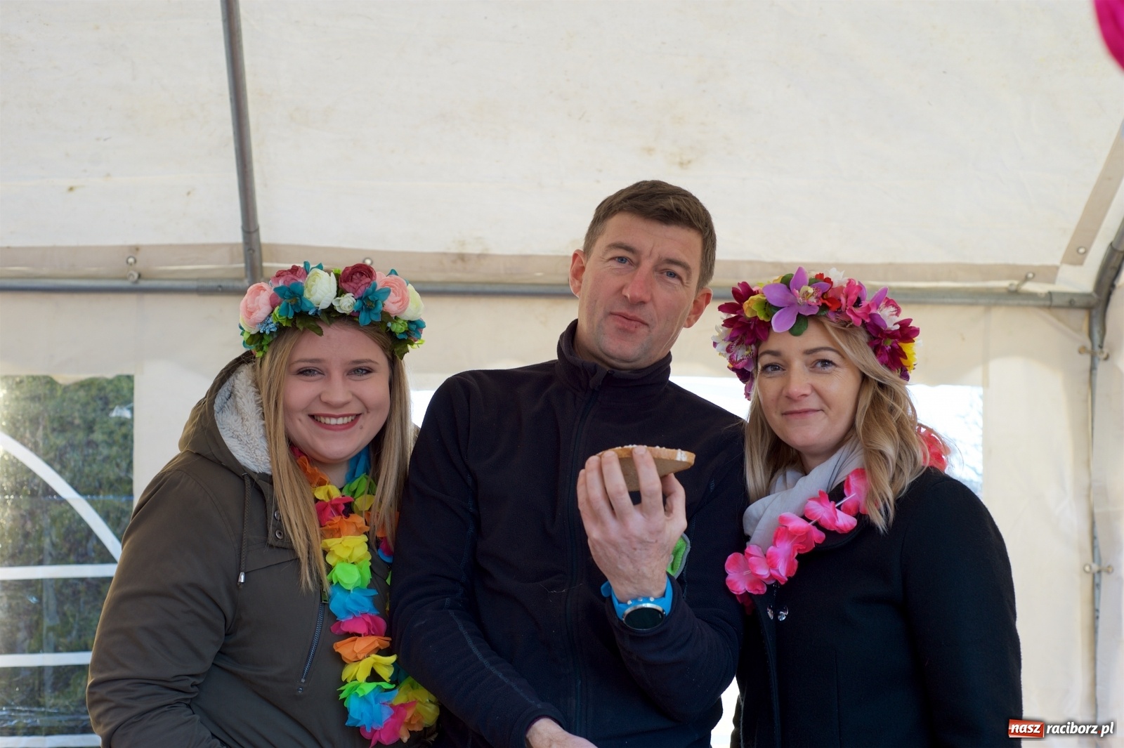 Zdjęcie w galerii na portalu naszraciborz.pl: Wielka Orkiestra zagrała w Tworkowie. W salonie jak w rodzinie i to z Anią Wyszkoni wiadomości z regionu