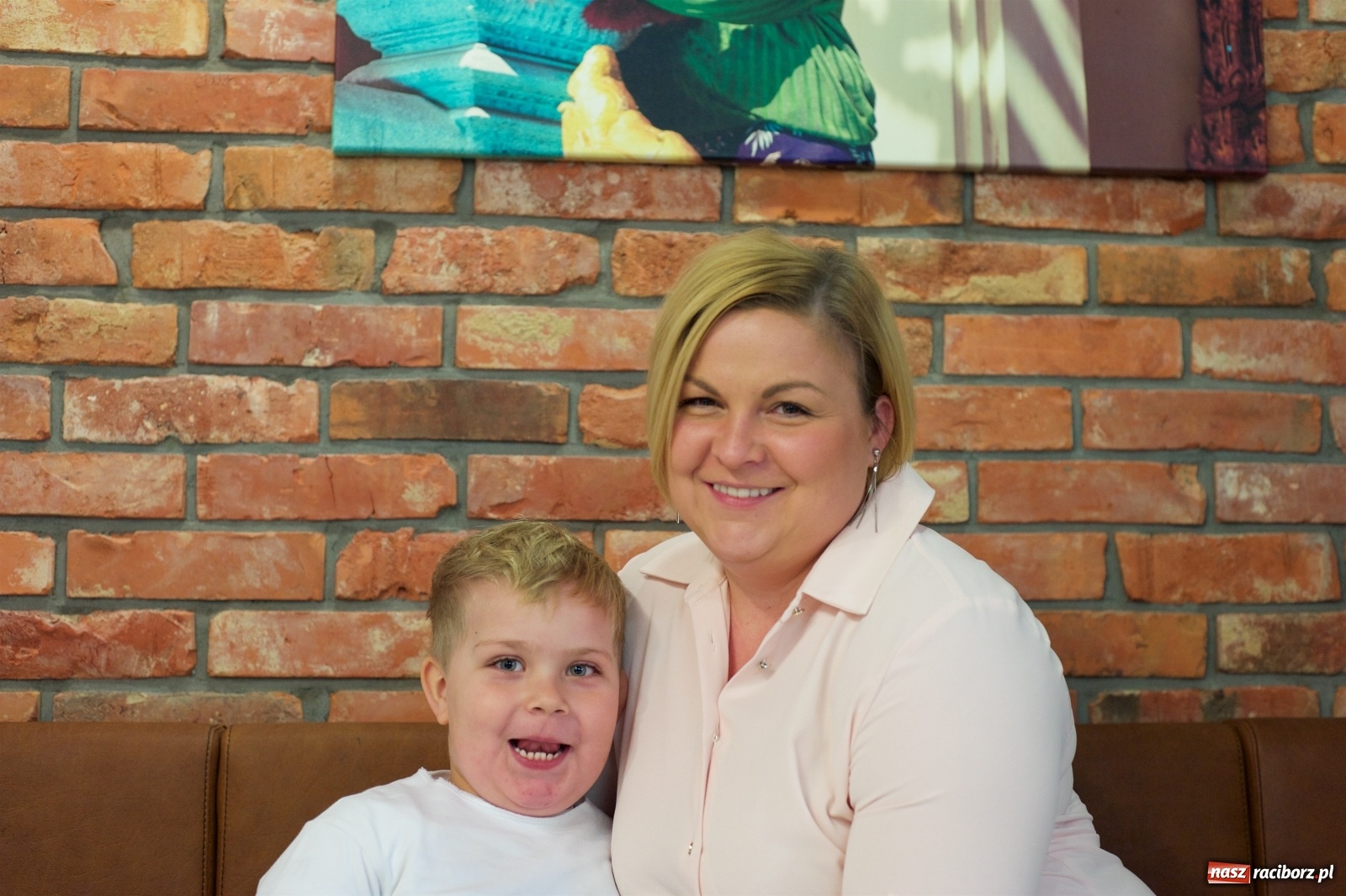 Zdjęcie w galerii na portalu naszraciborz.pl: Wielka Orkiestra zagrała w Tworkowie. W salonie jak w rodzinie i to z Anią Wyszkoni wiadomości z regionu