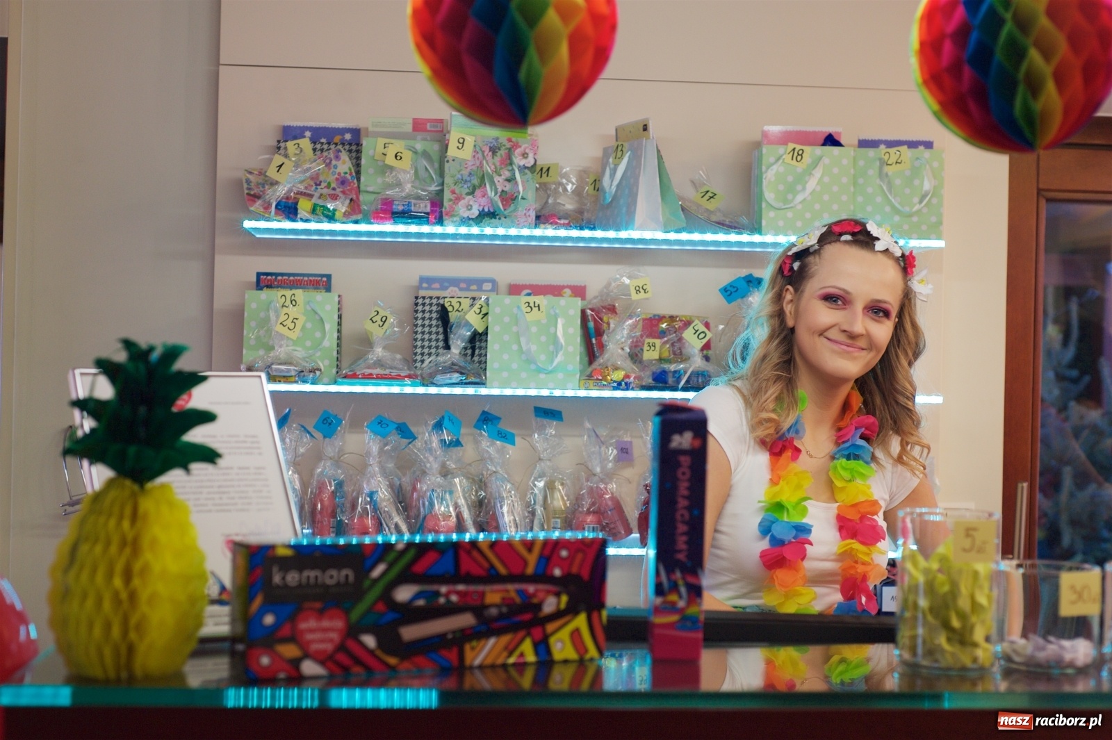 Zdjęcie w galerii na portalu naszraciborz.pl: Wielka Orkiestra zagrała w Tworkowie. W salonie jak w rodzinie i to z Anią Wyszkoni wiadomości z regionu