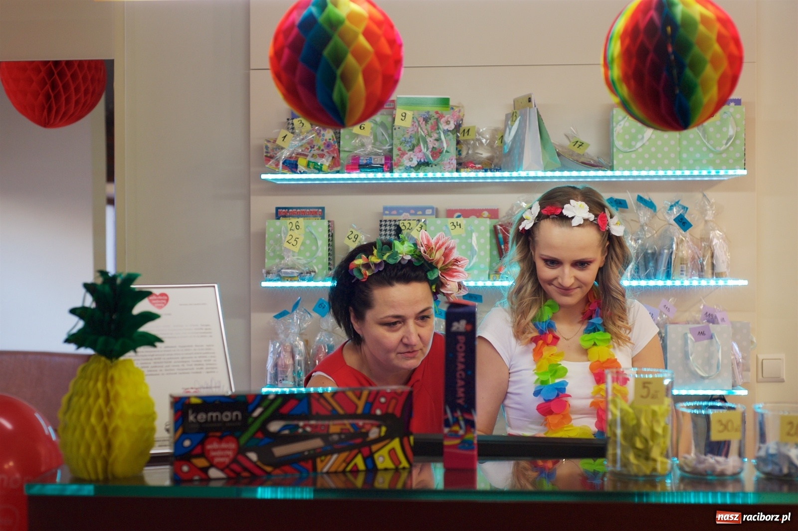 Zdjęcie w galerii na portalu naszraciborz.pl: Wielka Orkiestra zagrała w Tworkowie. W salonie jak w rodzinie i to z Anią Wyszkoni wiadomości z regionu