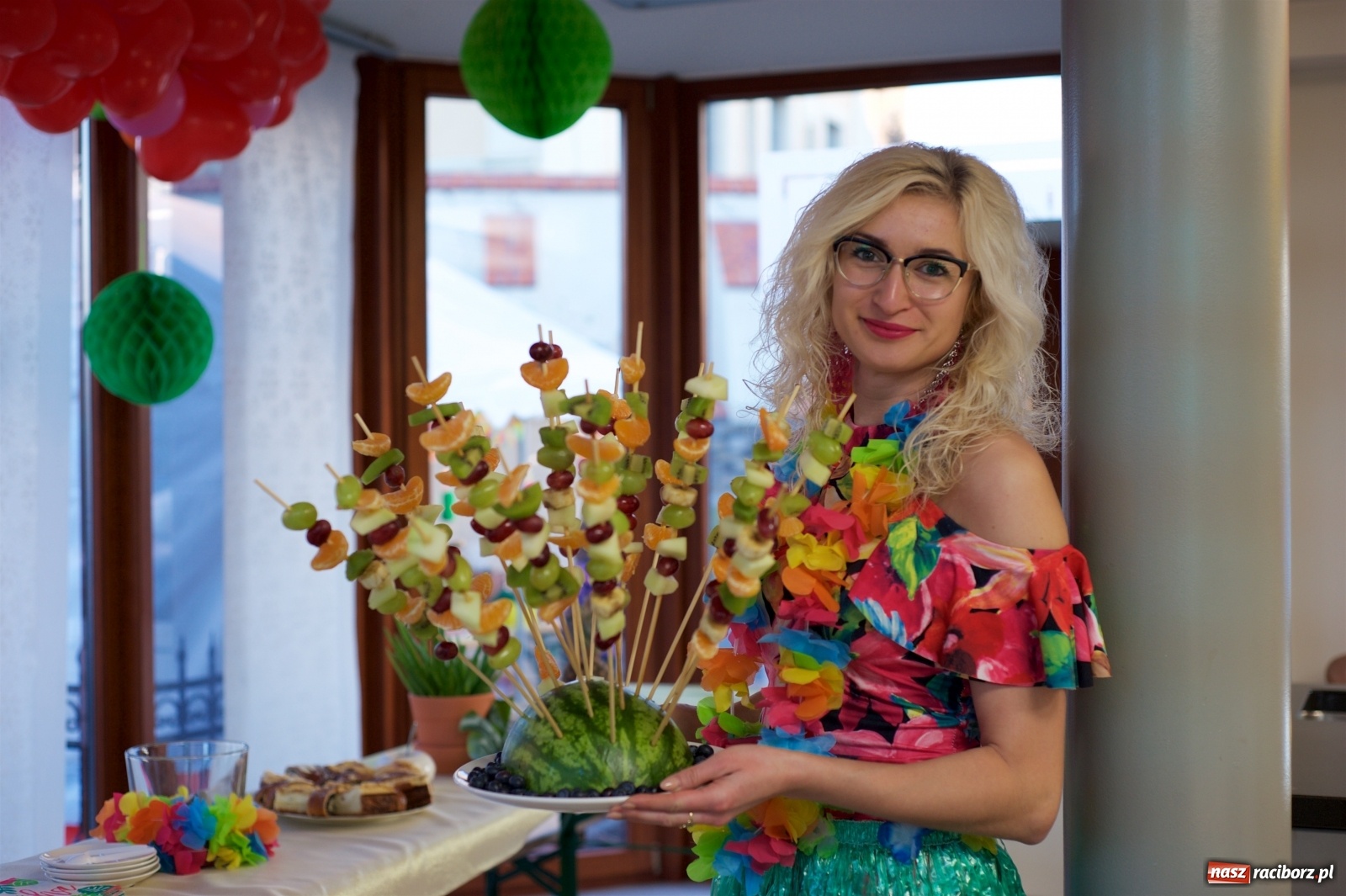 Zdjęcie w galerii na portalu naszraciborz.pl: Wielka Orkiestra zagrała w Tworkowie. W salonie jak w rodzinie i to z Anią Wyszkoni wiadomości z regionu