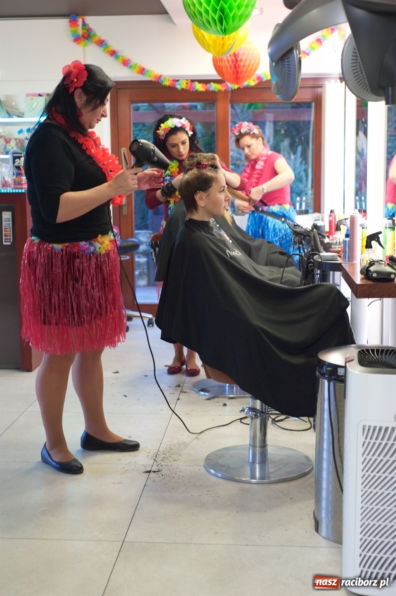 Zdjęcie w galerii na portalu naszraciborz.pl: Wielka Orkiestra zagrała w Tworkowie. W salonie jak w rodzinie i to z Anią Wyszkoni wiadomości z regionu