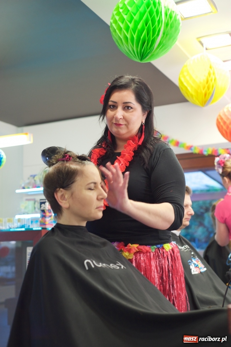 Zdjęcie w galerii na portalu naszraciborz.pl: Wielka Orkiestra zagrała w Tworkowie. W salonie jak w rodzinie i to z Anią Wyszkoni wiadomości z regionu