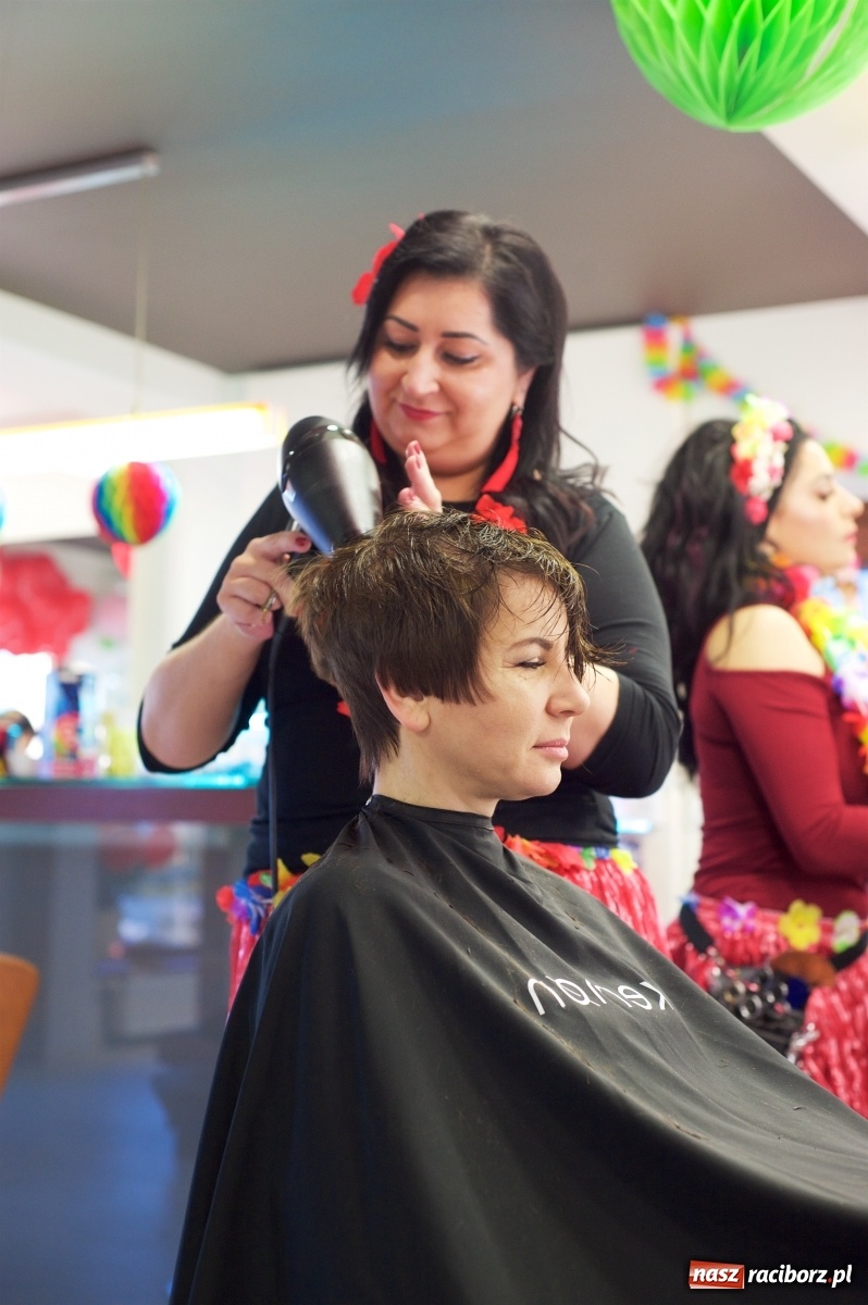 Zdjęcie w galerii na portalu naszraciborz.pl: Wielka Orkiestra zagrała w Tworkowie. W salonie jak w rodzinie i to z Anią Wyszkoni wiadomości z regionu