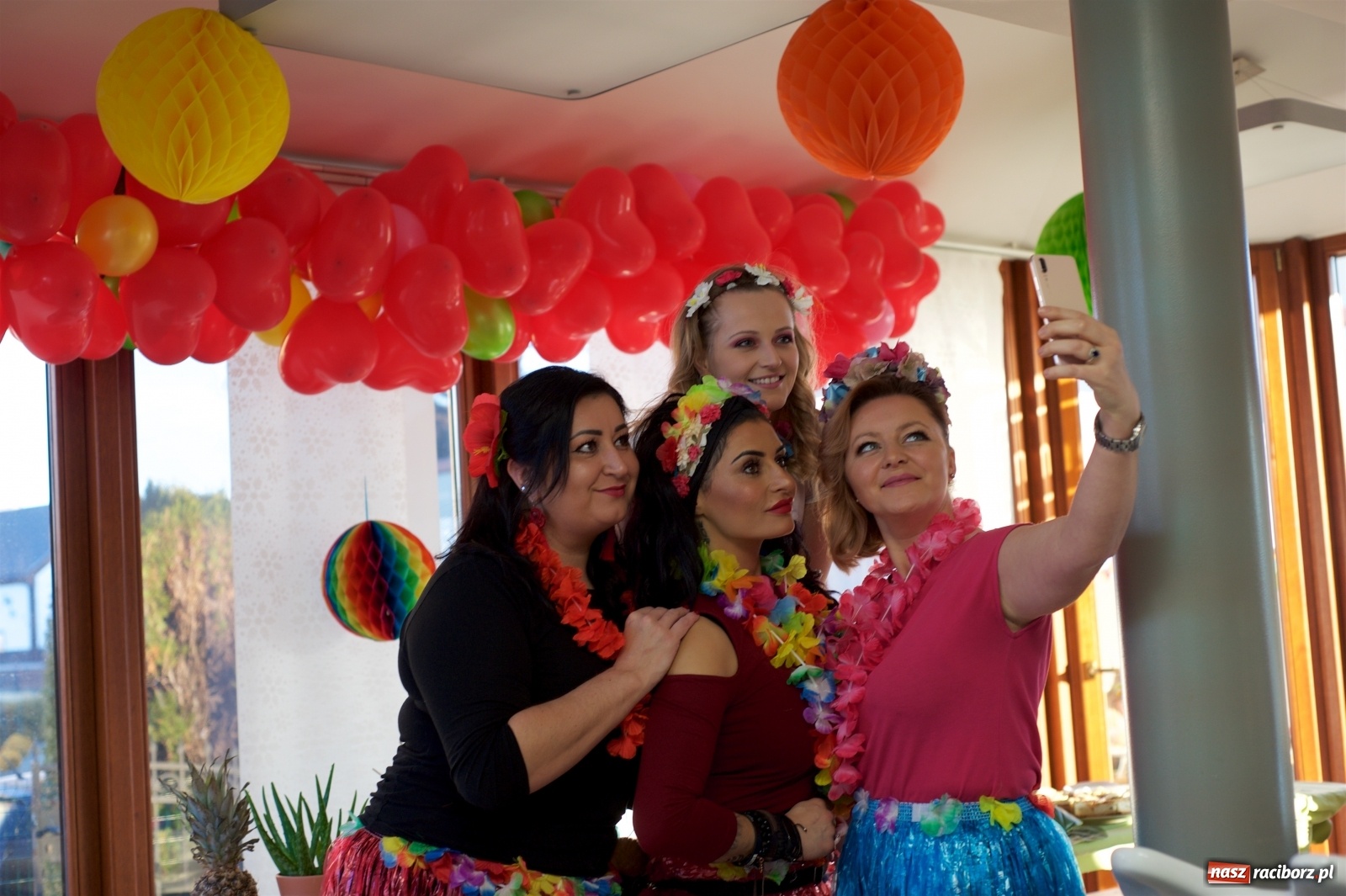 Zdjęcie w galerii na portalu naszraciborz.pl: Wielka Orkiestra zagrała w Tworkowie. W salonie jak w rodzinie i to z Anią Wyszkoni wiadomości z regionu