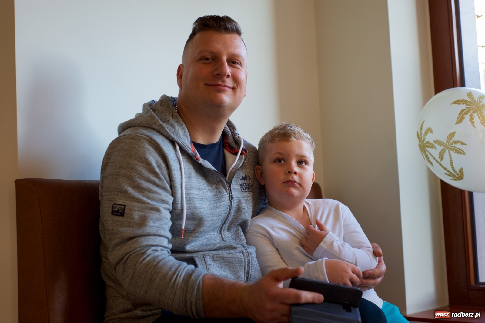 Zdjęcie w galerii na portalu naszraciborz.pl: Wielka Orkiestra zagrała w Tworkowie. W salonie jak w rodzinie i to z Anią Wyszkoni wiadomości z regionu