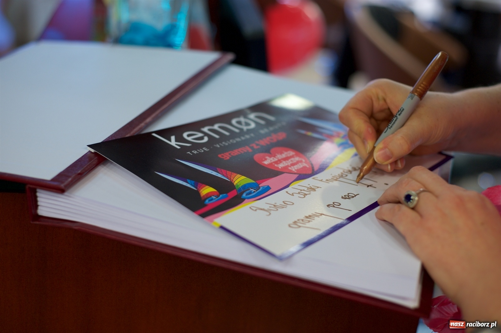 Zdjęcie w galerii na portalu naszraciborz.pl: Wielka Orkiestra zagrała w Tworkowie. W salonie jak w rodzinie i to z Anią Wyszkoni wiadomości z regionu