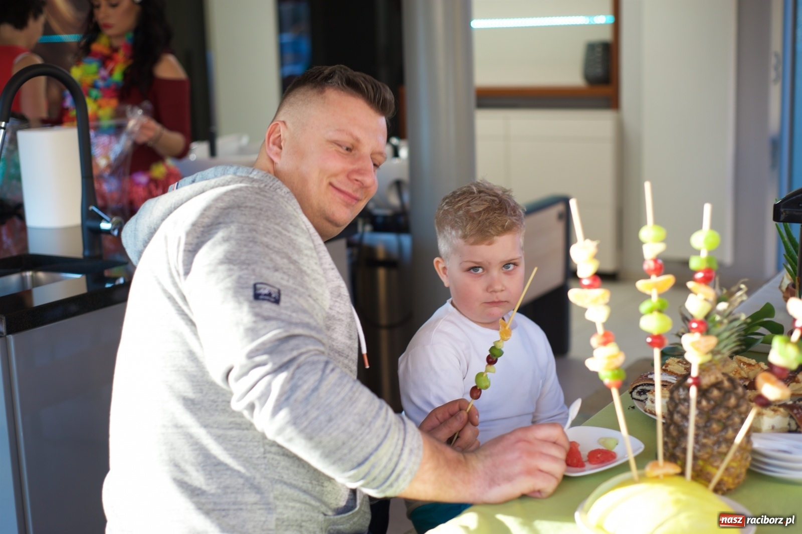 Zdjęcie w galerii na portalu naszraciborz.pl: Wielka Orkiestra zagrała w Tworkowie. W salonie jak w rodzinie i to z Anią Wyszkoni wiadomości z regionu