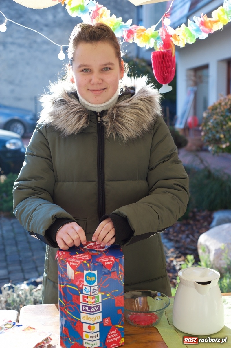 Zdjęcie w galerii na portalu naszraciborz.pl: Wielka Orkiestra zagrała w Tworkowie. W salonie jak w rodzinie i to z Anią Wyszkoni wiadomości z regionu