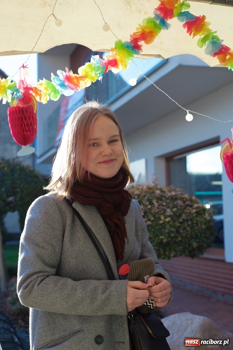 Zdjęcie w galerii na portalu naszraciborz.pl: Wielka Orkiestra zagrała w Tworkowie. W salonie jak w rodzinie i to z Anią Wyszkoni wiadomości z regionu