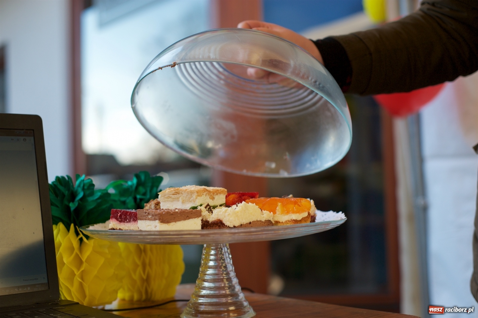 Zdjęcie w galerii na portalu naszraciborz.pl: Wielka Orkiestra zagrała w Tworkowie. W salonie jak w rodzinie i to z Anią Wyszkoni wiadomości z regionu