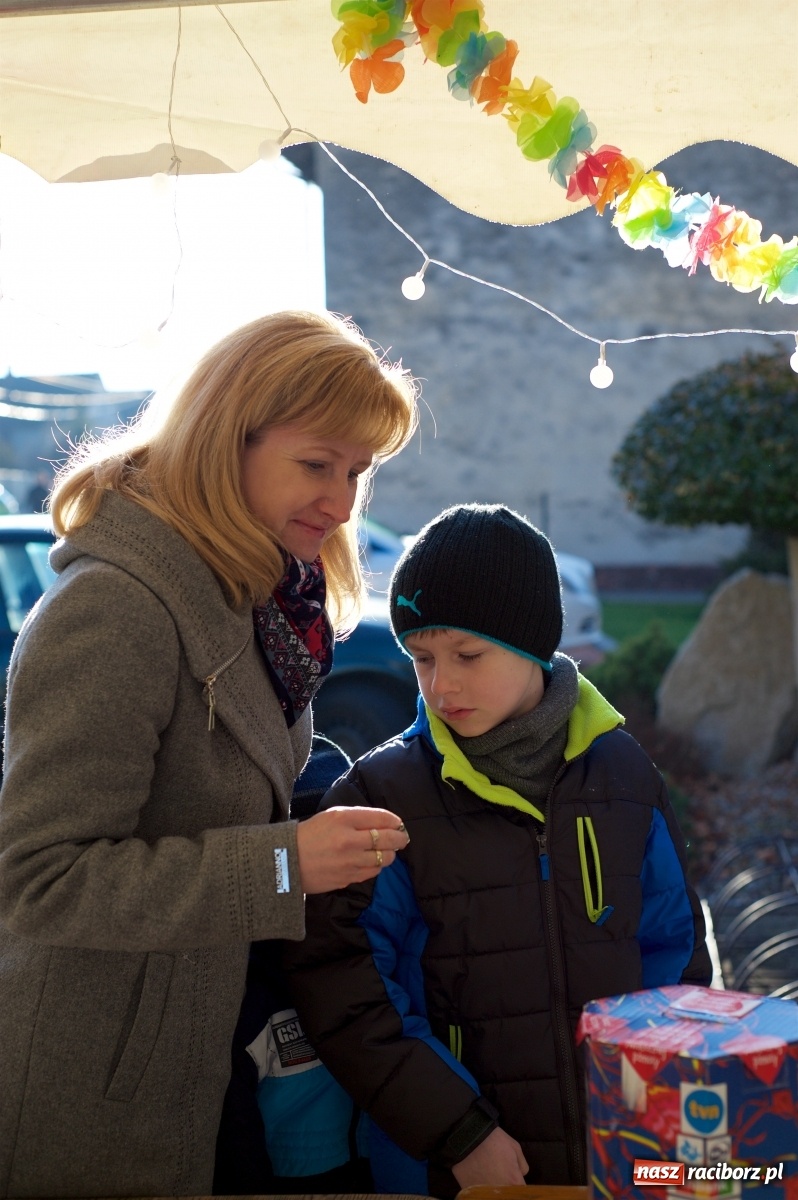 Zdjęcie w galerii na portalu naszraciborz.pl: Wielka Orkiestra zagrała w Tworkowie. W salonie jak w rodzinie i to z Anią Wyszkoni wiadomości z regionu