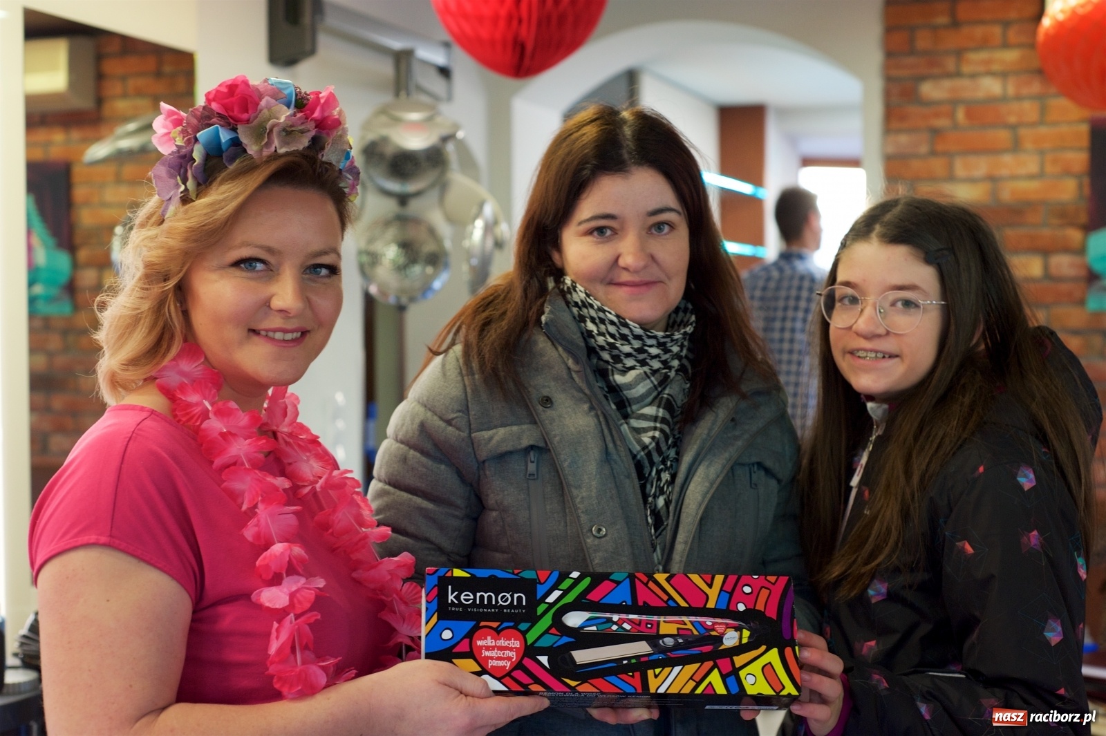 Zdjęcie w galerii na portalu naszraciborz.pl: Wielka Orkiestra zagrała w Tworkowie. W salonie jak w rodzinie i to z Anią Wyszkoni wiadomości z regionu