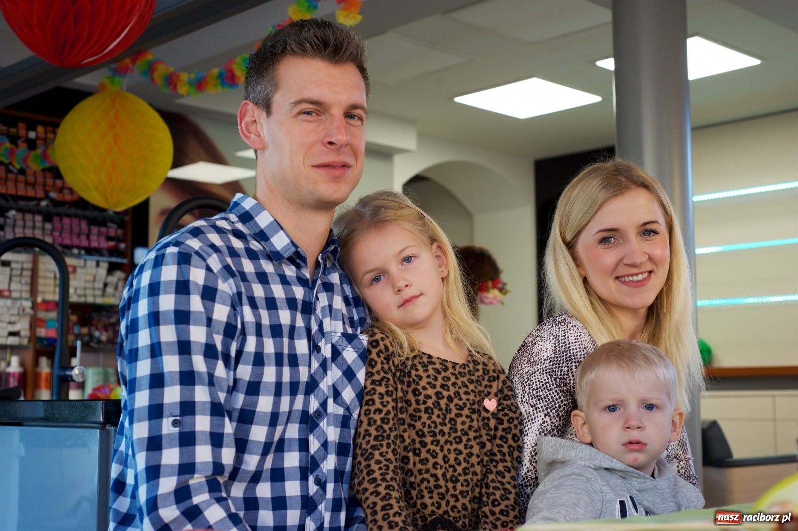 Zdjęcie w galerii na portalu naszraciborz.pl: Wielka Orkiestra zagrała w Tworkowie. W salonie jak w rodzinie i to z Anią Wyszkoni wiadomości z regionu