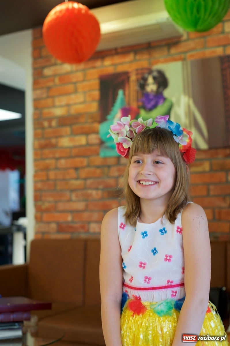 Zdjęcie w galerii na portalu naszraciborz.pl: Wielka Orkiestra zagrała w Tworkowie. W salonie jak w rodzinie i to z Anią Wyszkoni wiadomości z regionu