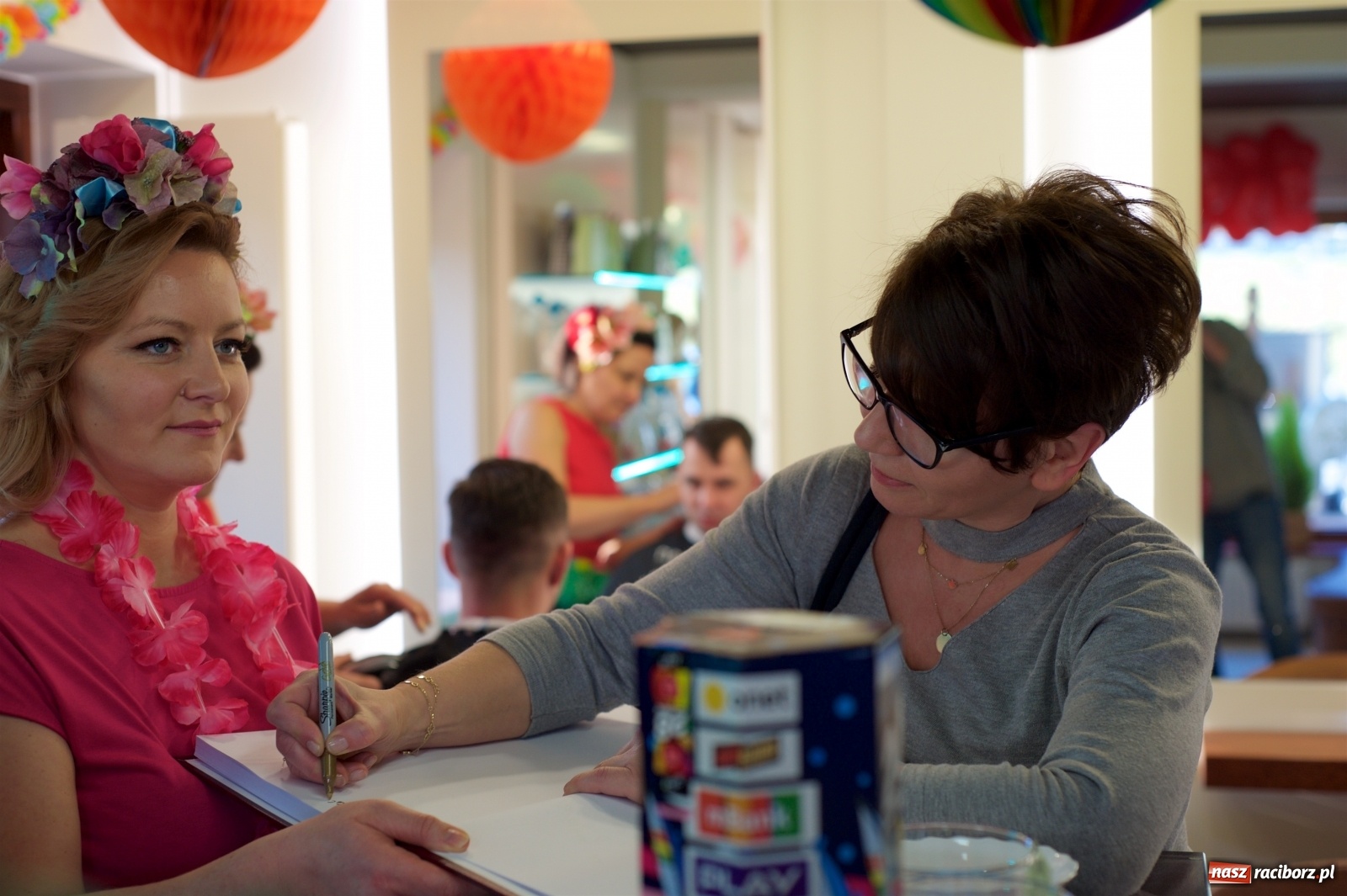 Zdjęcie w galerii na portalu naszraciborz.pl: Wielka Orkiestra zagrała w Tworkowie. W salonie jak w rodzinie i to z Anią Wyszkoni wiadomości z regionu