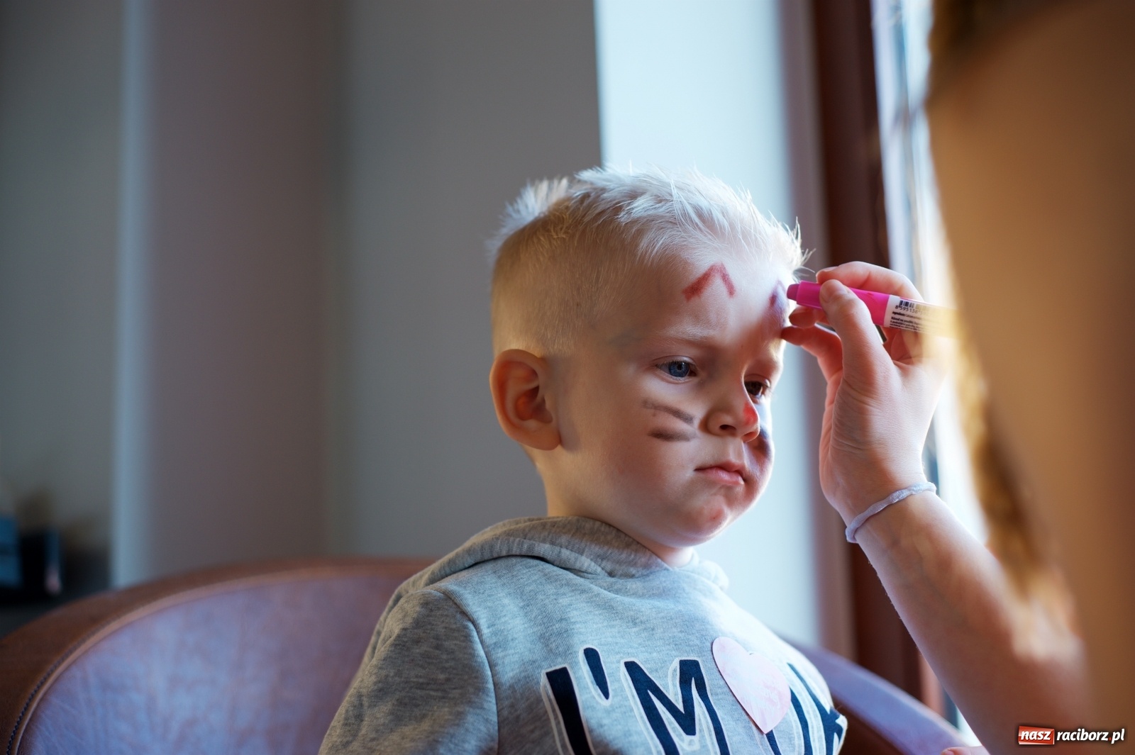 Zdjęcie w galerii na portalu naszraciborz.pl: Wielka Orkiestra zagrała w Tworkowie. W salonie jak w rodzinie i to z Anią Wyszkoni wiadomości z regionu