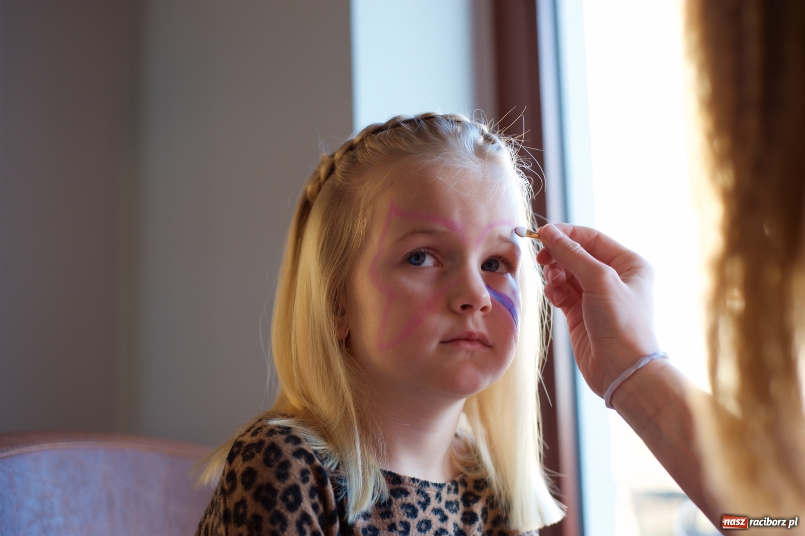 Zdjęcie w galerii na portalu naszraciborz.pl: Wielka Orkiestra zagrała w Tworkowie. W salonie jak w rodzinie i to z Anią Wyszkoni wiadomości z regionu