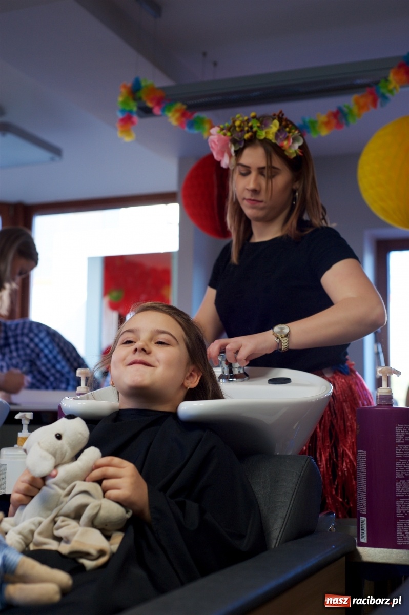 Zdjęcie w galerii na portalu naszraciborz.pl: Wielka Orkiestra zagrała w Tworkowie. W salonie jak w rodzinie i to z Anią Wyszkoni wiadomości z regionu