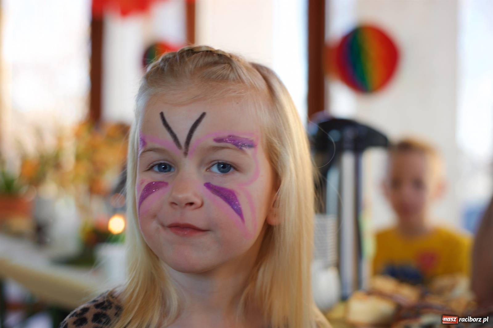 Zdjęcie w galerii na portalu naszraciborz.pl: Wielka Orkiestra zagrała w Tworkowie. W salonie jak w rodzinie i to z Anią Wyszkoni wiadomości z regionu