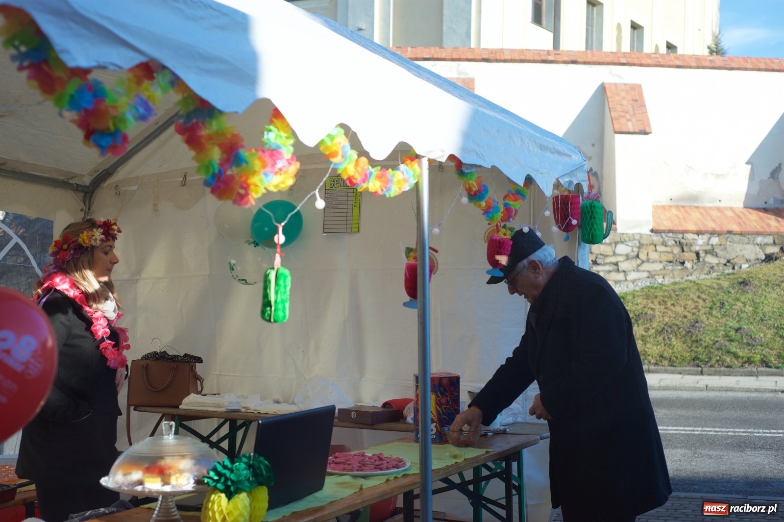 Zdjęcie w galerii na portalu naszraciborz.pl: Wielka Orkiestra zagrała w Tworkowie. W salonie jak w rodzinie i to z Anią Wyszkoni wiadomości z regionu