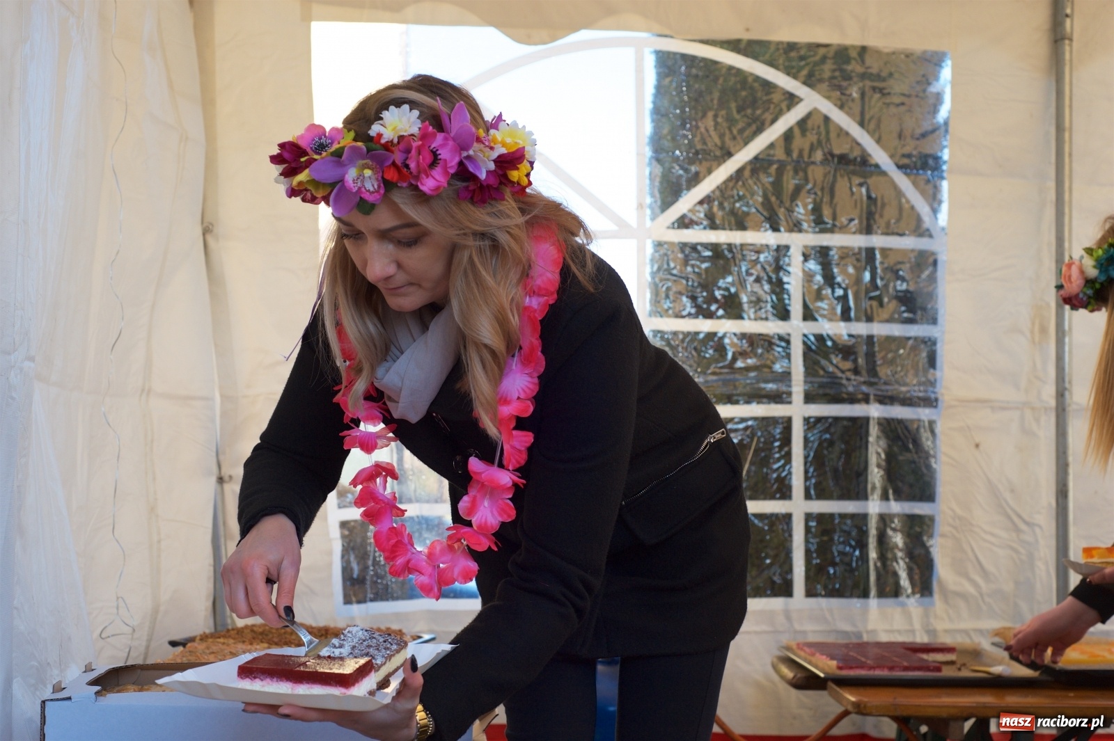 Zdjęcie w galerii na portalu naszraciborz.pl: Wielka Orkiestra zagrała w Tworkowie. W salonie jak w rodzinie i to z Anią Wyszkoni wiadomości z regionu