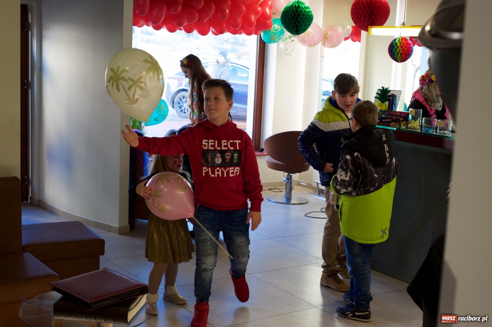 Zdjęcie w galerii na portalu naszraciborz.pl: Wielka Orkiestra zagrała w Tworkowie. W salonie jak w rodzinie i to z Anią Wyszkoni wiadomości z regionu