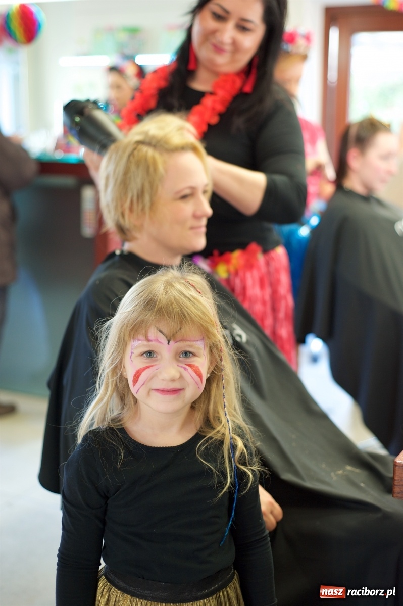Zdjęcie w galerii na portalu naszraciborz.pl: Wielka Orkiestra zagrała w Tworkowie. W salonie jak w rodzinie i to z Anią Wyszkoni wiadomości z regionu
