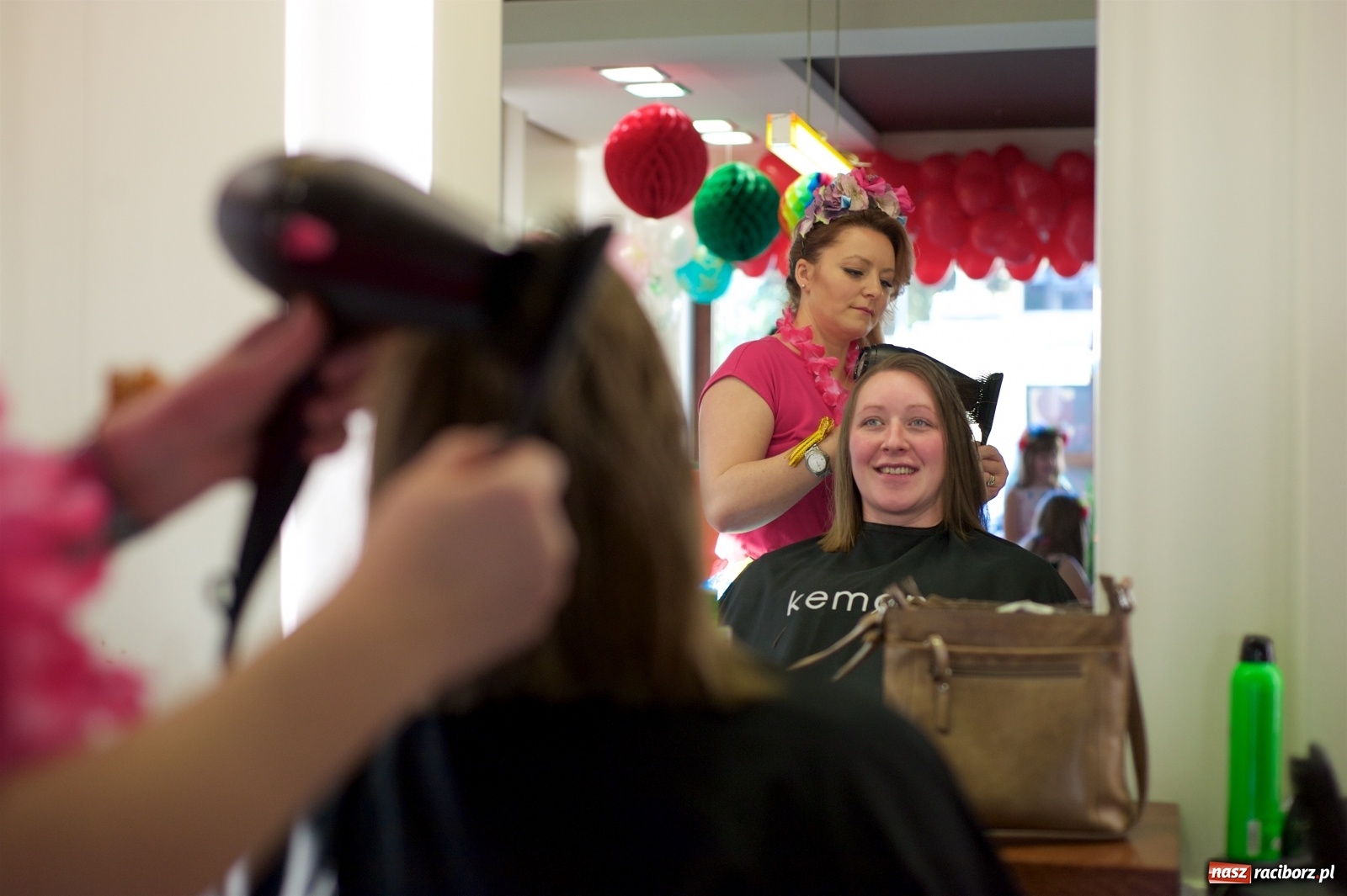 Zdjęcie w galerii na portalu naszraciborz.pl: Wielka Orkiestra zagrała w Tworkowie. W salonie jak w rodzinie i to z Anią Wyszkoni wiadomości z regionu