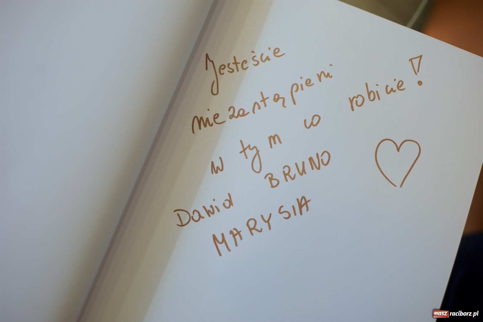 Zdjęcie w galerii na portalu naszraciborz.pl: Wielka Orkiestra zagrała w Tworkowie. W salonie jak w rodzinie i to z Anią Wyszkoni wiadomości z regionu