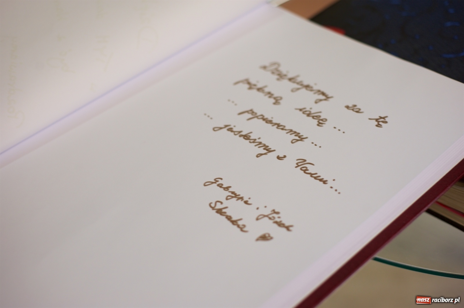 Zdjęcie w galerii na portalu naszraciborz.pl: Wielka Orkiestra zagrała w Tworkowie. W salonie jak w rodzinie i to z Anią Wyszkoni wiadomości z regionu