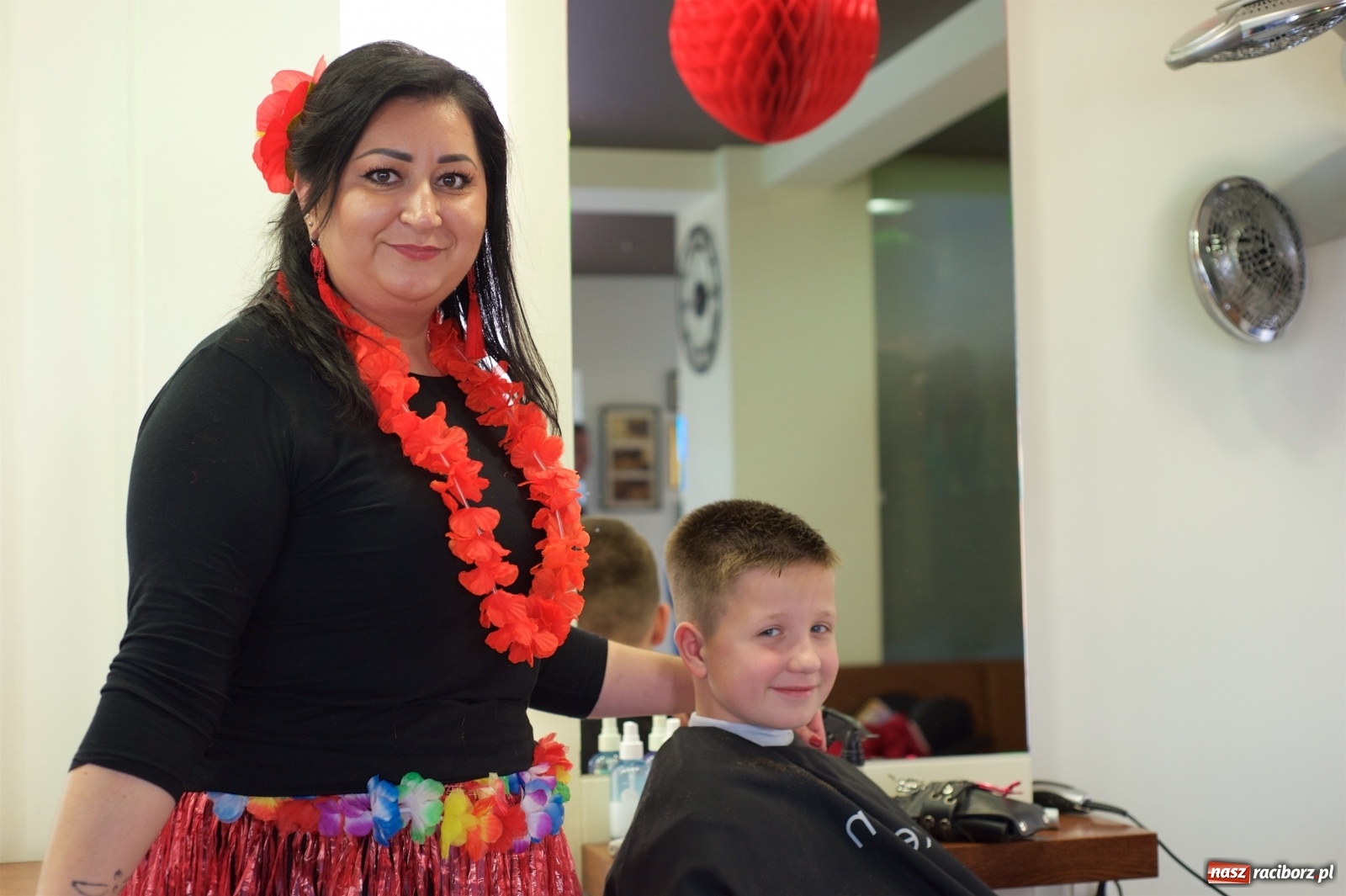 Zdjęcie w galerii na portalu naszraciborz.pl: Wielka Orkiestra zagrała w Tworkowie. W salonie jak w rodzinie i to z Anią Wyszkoni wiadomości z regionu