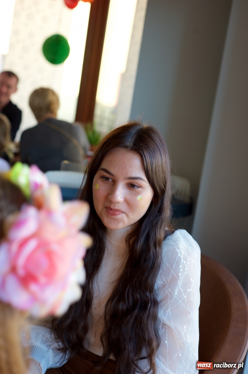 Zdjęcie w galerii na portalu naszraciborz.pl: Wielka Orkiestra zagrała w Tworkowie. W salonie jak w rodzinie i to z Anią Wyszkoni wiadomości z regionu