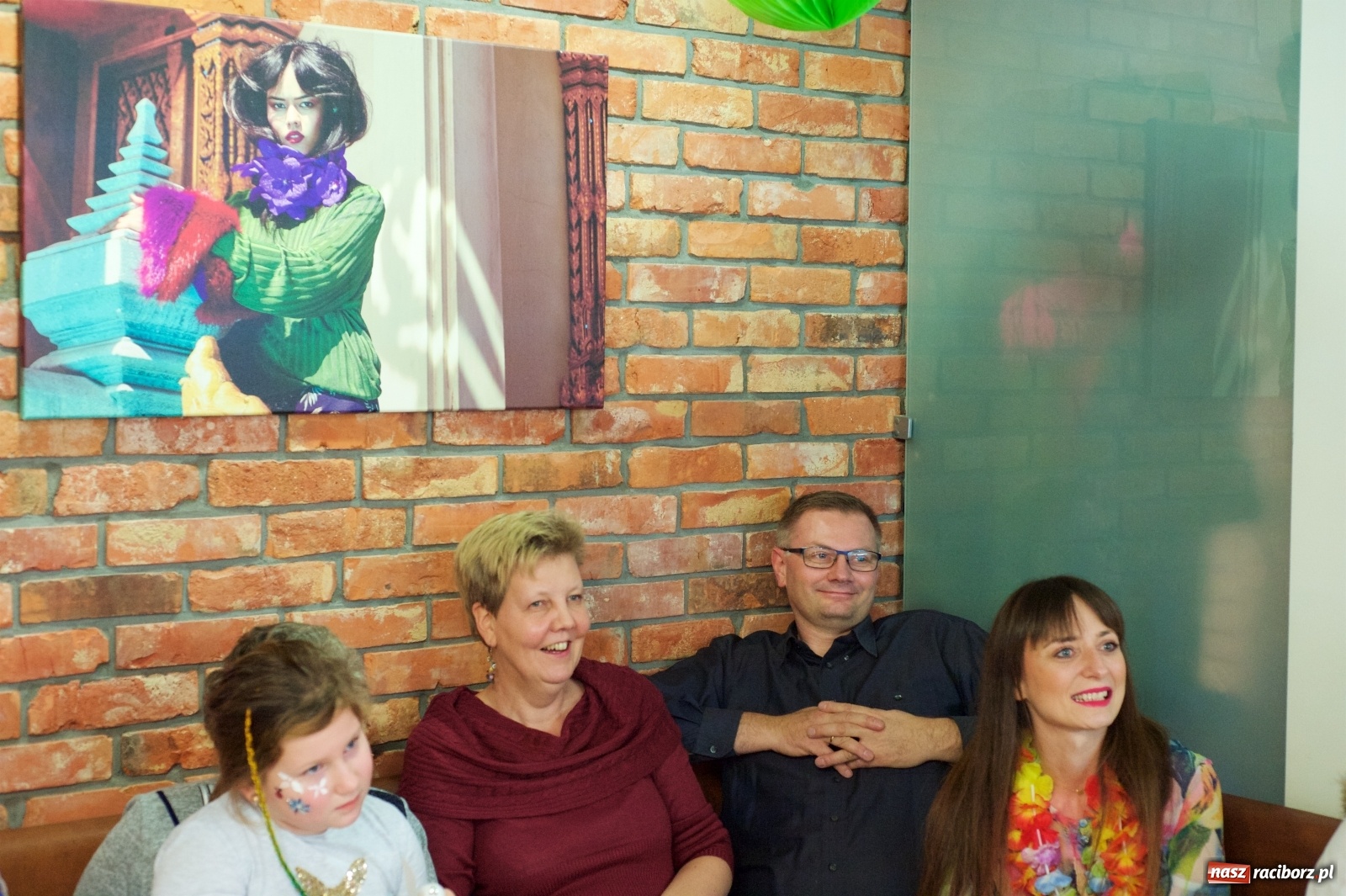 Zdjęcie w galerii na portalu naszraciborz.pl: Wielka Orkiestra zagrała w Tworkowie. W salonie jak w rodzinie i to z Anią Wyszkoni wiadomości z regionu