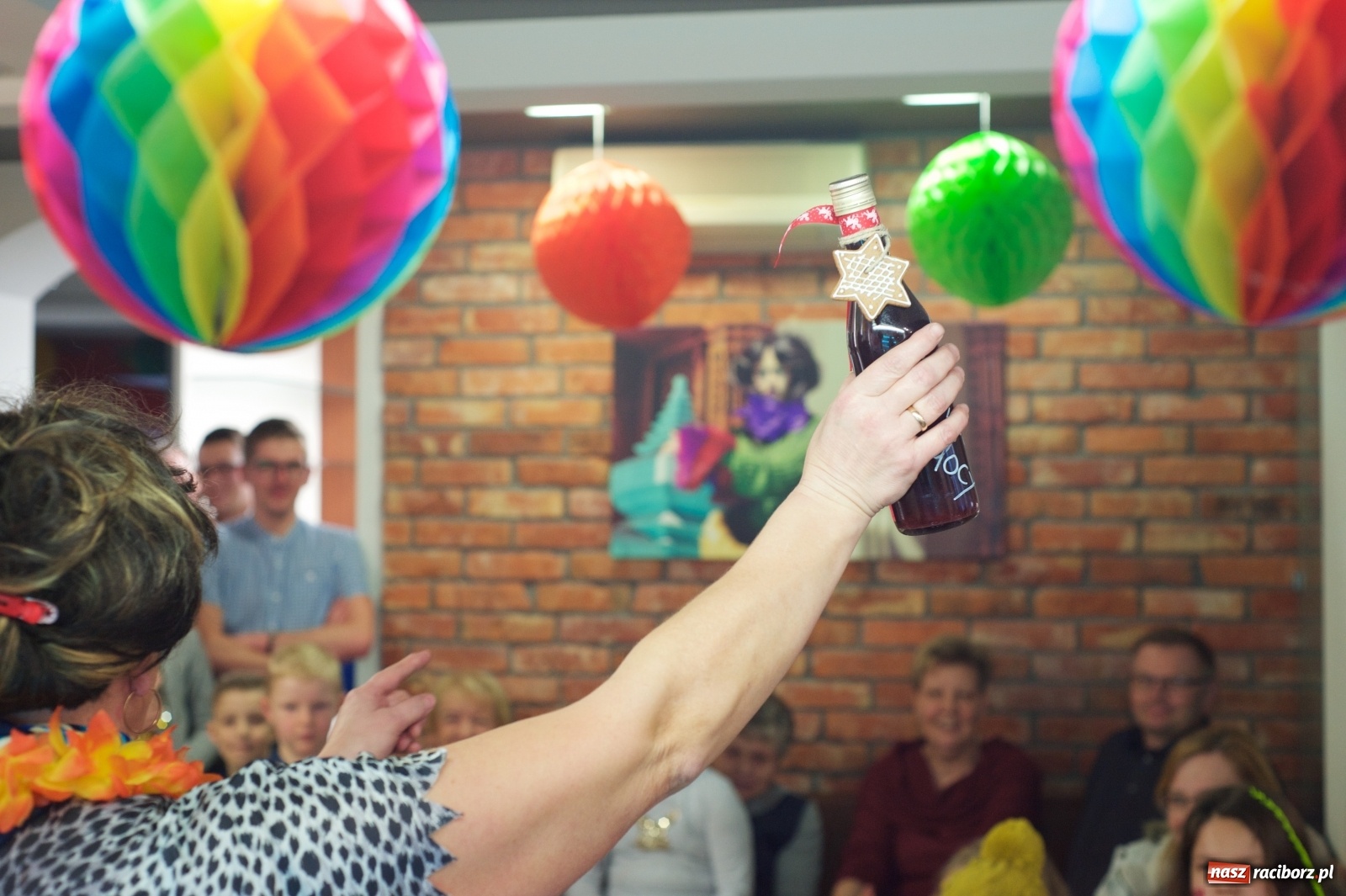 Zdjęcie w galerii na portalu naszraciborz.pl: Wielka Orkiestra zagrała w Tworkowie. W salonie jak w rodzinie i to z Anią Wyszkoni wiadomości z regionu