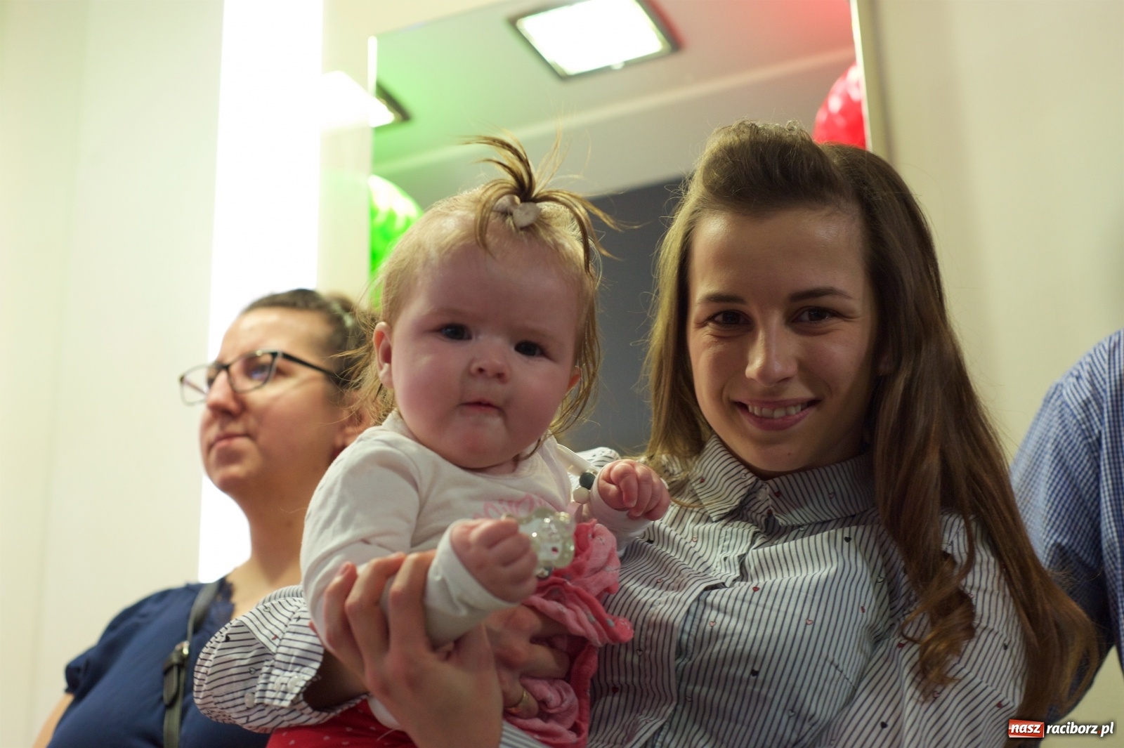 Zdjęcie w galerii na portalu naszraciborz.pl: Wielka Orkiestra zagrała w Tworkowie. W salonie jak w rodzinie i to z Anią Wyszkoni wiadomości z regionu