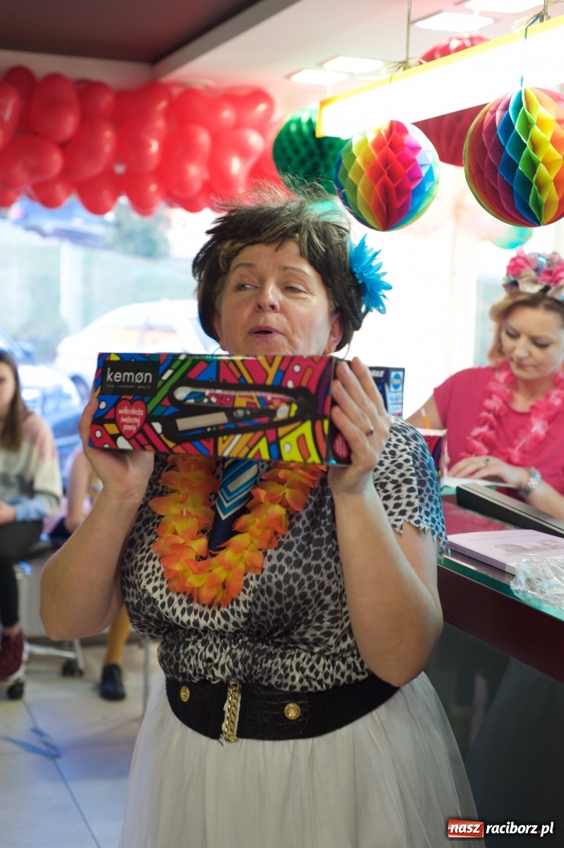 Zdjęcie w galerii na portalu naszraciborz.pl: Wielka Orkiestra zagrała w Tworkowie. W salonie jak w rodzinie i to z Anią Wyszkoni wiadomości z regionu