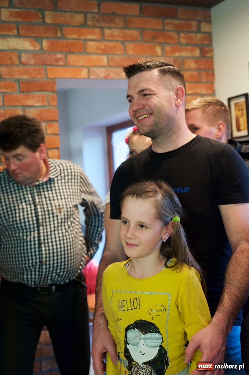 Zdjęcie w galerii na portalu naszraciborz.pl: Wielka Orkiestra zagrała w Tworkowie. W salonie jak w rodzinie i to z Anią Wyszkoni wiadomości z regionu