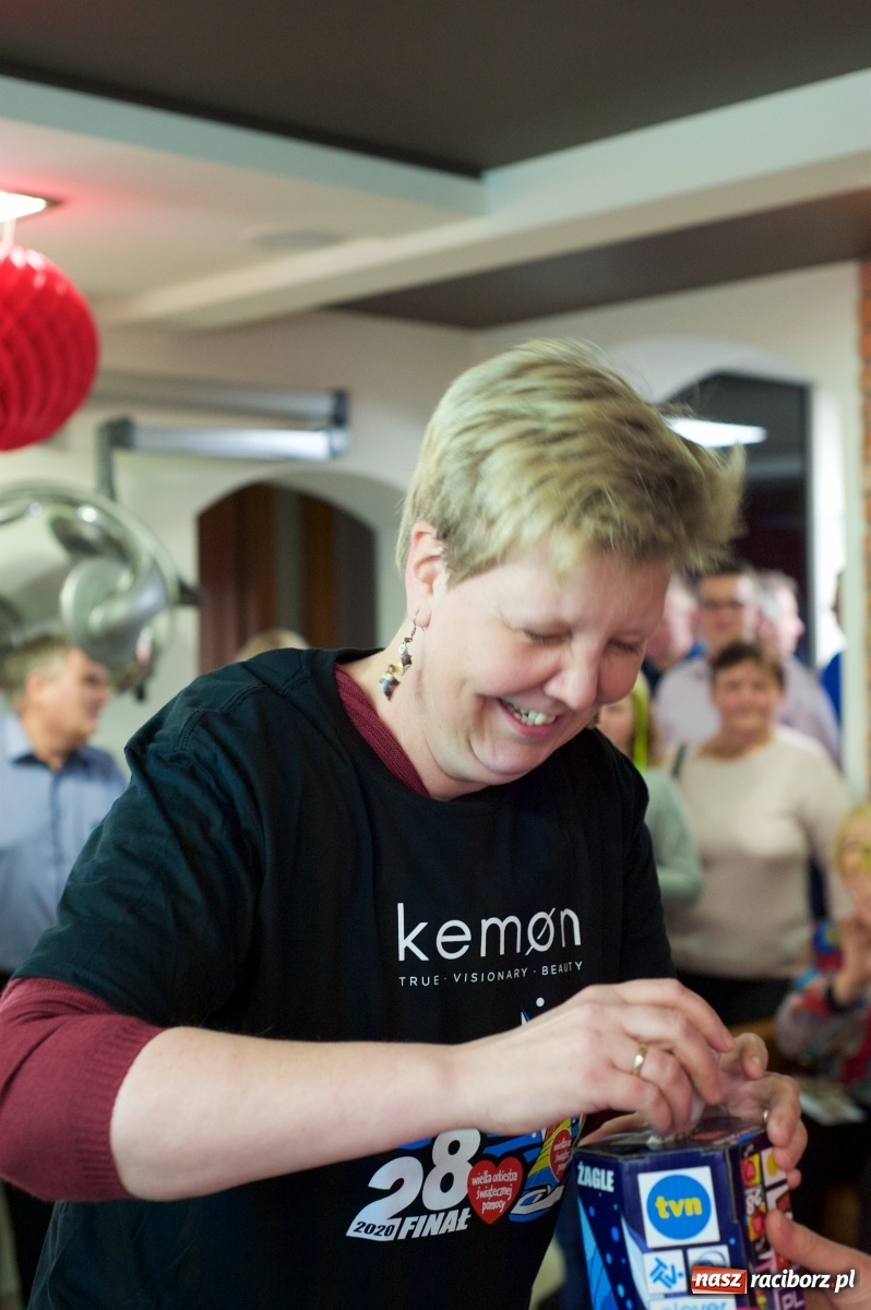 Zdjęcie w galerii na portalu naszraciborz.pl: Wielka Orkiestra zagrała w Tworkowie. W salonie jak w rodzinie i to z Anią Wyszkoni wiadomości z regionu