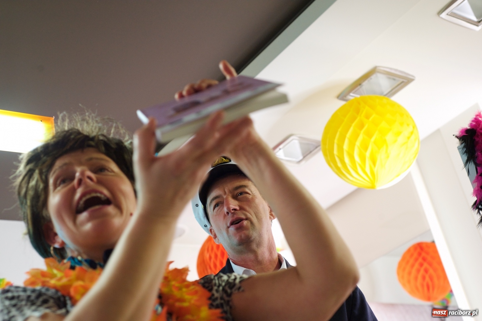 Zdjęcie w galerii na portalu naszraciborz.pl: Wielka Orkiestra zagrała w Tworkowie. W salonie jak w rodzinie i to z Anią Wyszkoni wiadomości z regionu