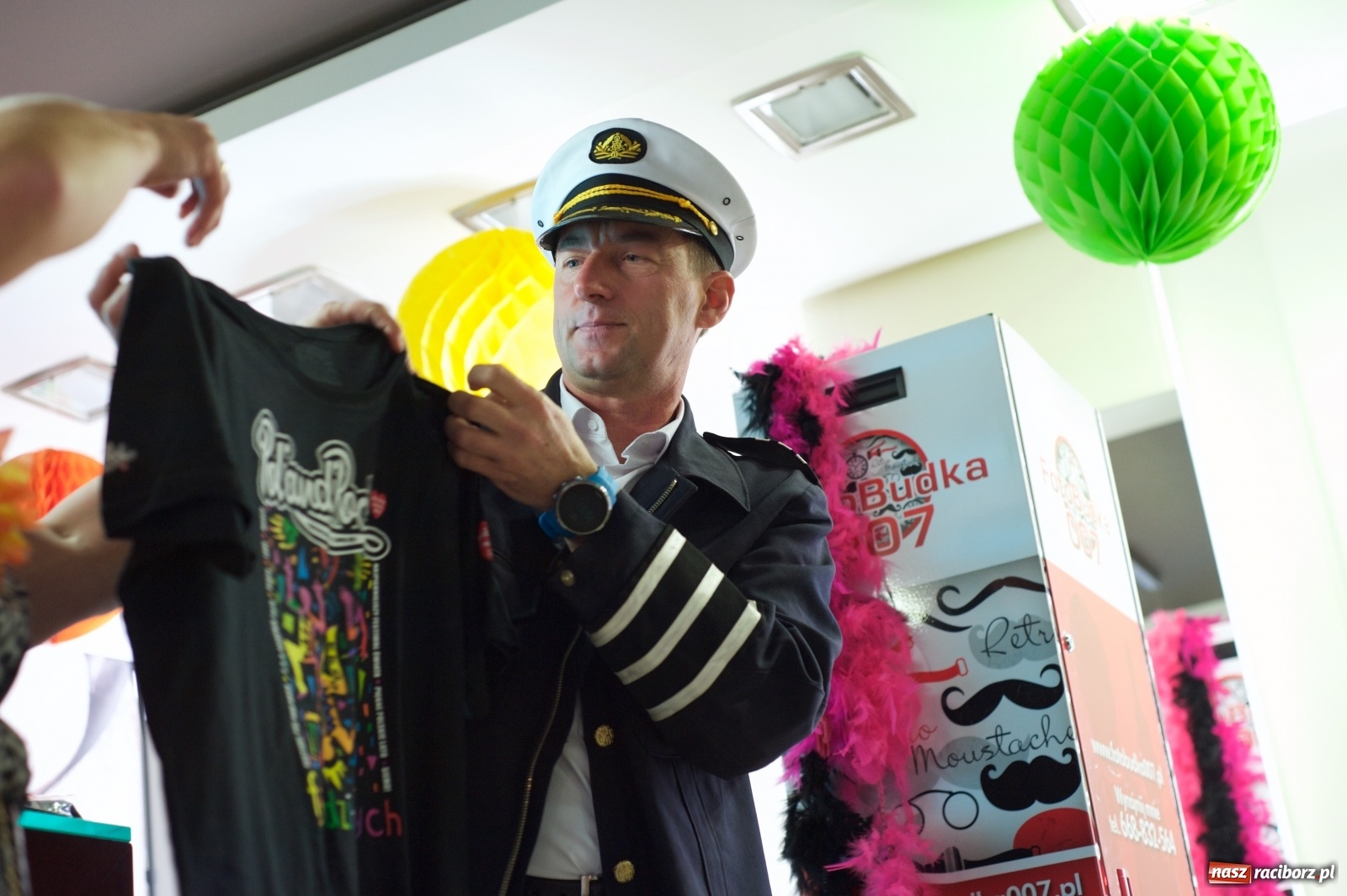 Zdjęcie w galerii na portalu naszraciborz.pl: Wielka Orkiestra zagrała w Tworkowie. W salonie jak w rodzinie i to z Anią Wyszkoni wiadomości z regionu