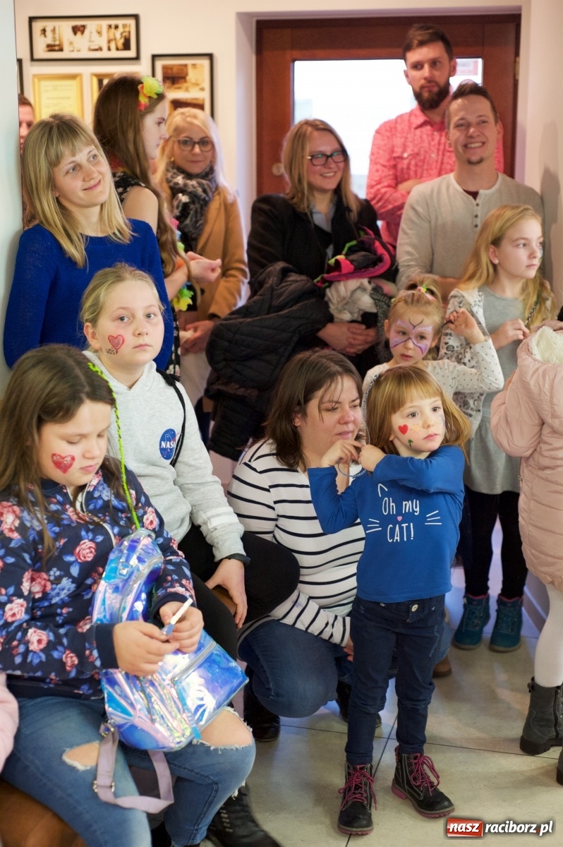 Zdjęcie w galerii na portalu naszraciborz.pl: Wielka Orkiestra zagrała w Tworkowie. W salonie jak w rodzinie i to z Anią Wyszkoni wiadomości z regionu